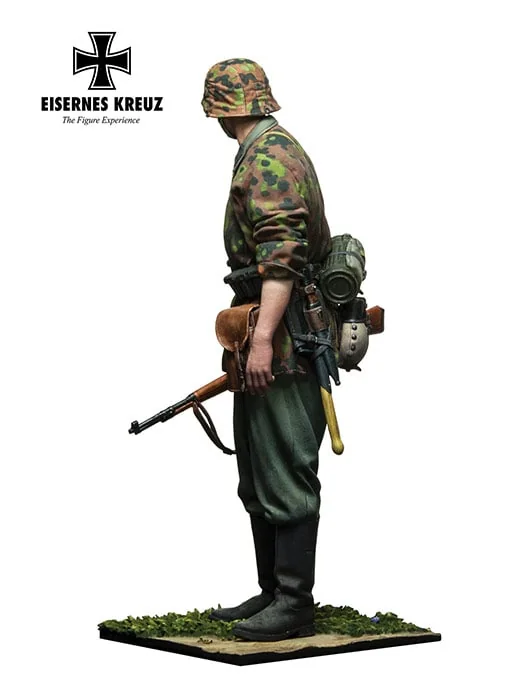 View 4 of Soldado Sturmmann 1940